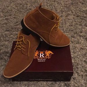 BRAND NEW!! Brown Casual boots/shoes